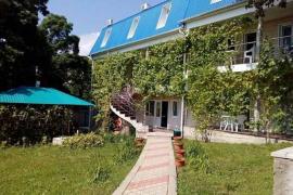 ТРЕХЭТАЖНЫЙ ГОСТЕВОЙ ДОМ 300 КВ.М. В ГОЛУБОЙ БУХТЕ